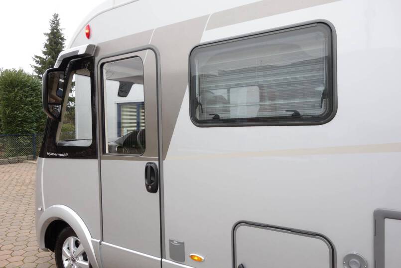 Hymer BMC I 580 9 G AUTOMAAT, Cristal-Zilver, bovenkastjes 9