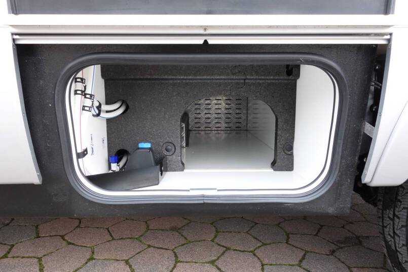 Hymer BMC I 580 9 G AUTOMAAT, Cristal-Zilver, bovenkastjes 13