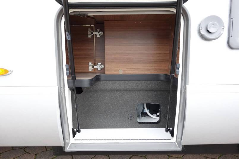 Hymer BMC I 580 9 G AUTOMAAT, Cristal-Zilver, bovenkastjes 14