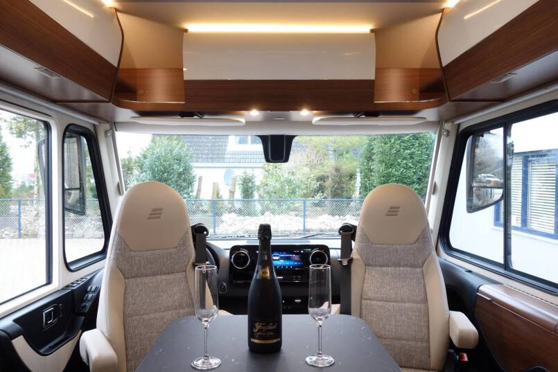 Hymer BMC I 580 9 G AUTOMAAT, Cristal-Zilver, bovenkastjes 22