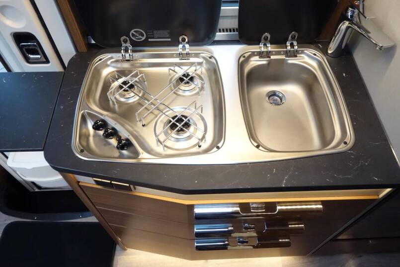 Hymer BMC I 580 9 G AUTOMAAT, Cristal-Zilver, bovenkastjes 29