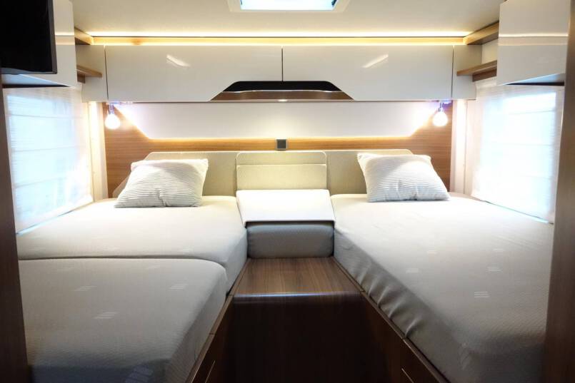 Hymer BMC I 580 9 G AUTOMAAT, Cristal-Zilver, bovenkastjes 30