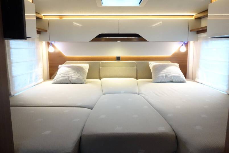 Hymer BMC I 580 9 G AUTOMAAT, Cristal-Zilver, bovenkastjes 31