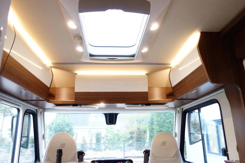 Hymer BMC I 580 9 G AUTOMAAT, Cristal-Zilver, bovenkastjes 42
