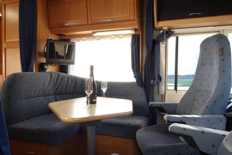 Hymer B 574 Oyster 85, bovenkastjes cabine, uniek! 17