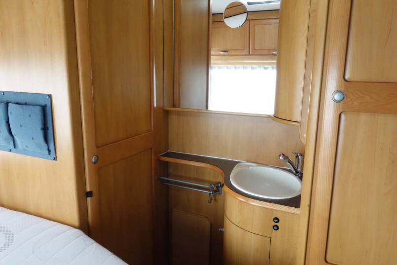 Hymer B 574 Oyster 85, bovenkastjes cabine, uniek! 27