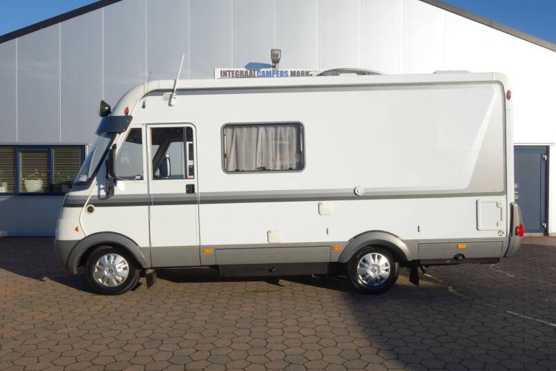 Hymer B 574 Oyster 85, bovenkastjes cabine, uniek! 2
