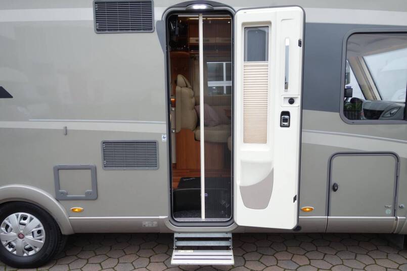 Hymer B 678  AUTOMAAT 3.0 177 pk Serra Grijs, grote garage, 2 aparte bedden 10