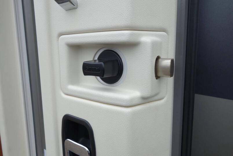 Hymer B 678  AUTOMAAT 3.0 177 pk Serra Grijs, grote garage, 2 aparte bedden 11