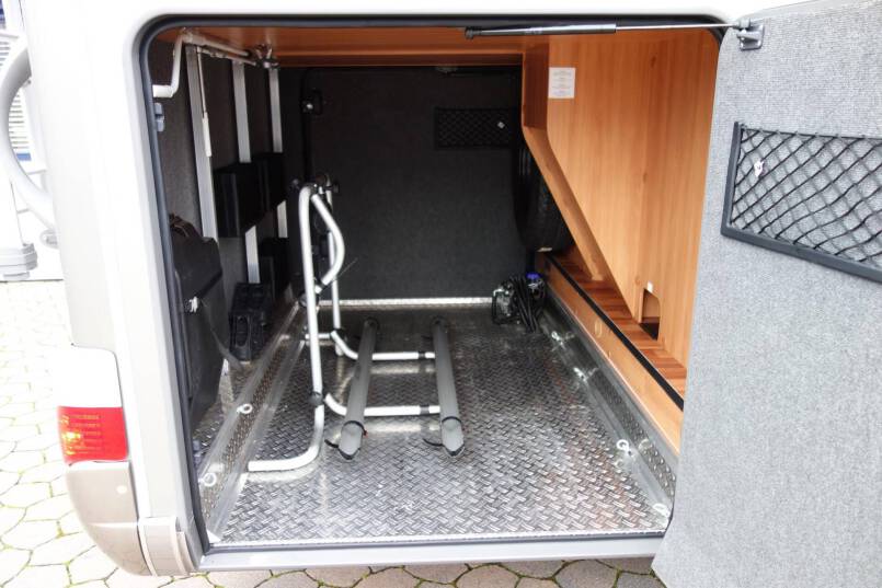 Hymer B 678  AUTOMAAT 3.0 177 pk Serra Grijs, grote garage, 2 aparte bedden 12