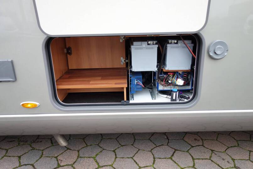 Hymer B 678  AUTOMAAT 3.0 177 pk Serra Grijs, grote garage, 2 aparte bedden 13