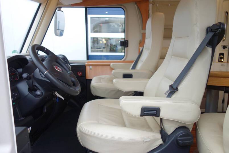 Hymer B 678  AUTOMAAT 3.0 177 pk Serra Grijs, grote garage, 2 aparte bedden 17