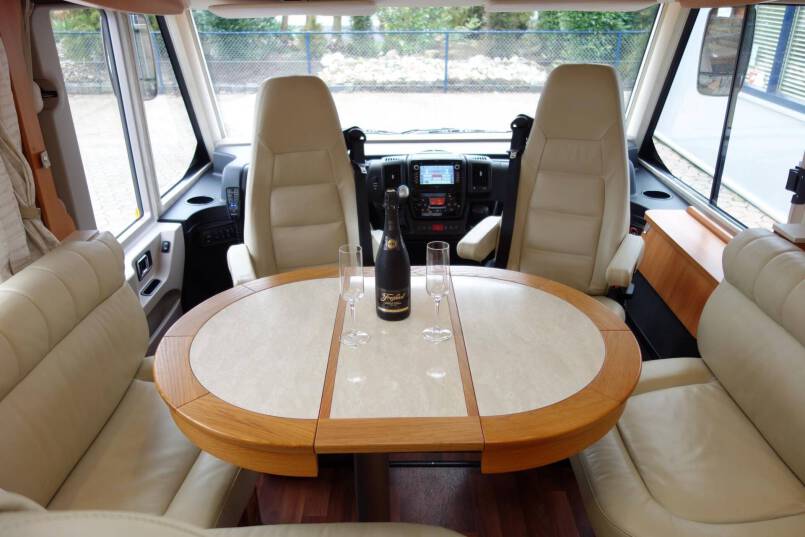Hymer B 678  AUTOMAAT 3.0 177 pk Serra Grijs, grote garage, 2 aparte bedden 21