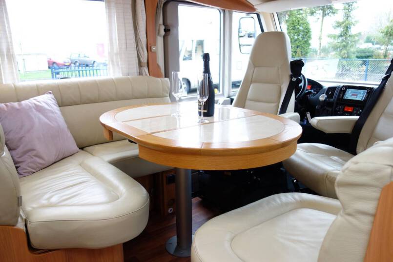 Hymer B 678  AUTOMAAT 3.0 177 pk Serra Grijs, grote garage, 2 aparte bedden 22