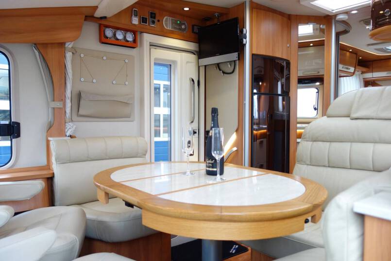 Hymer B 678  AUTOMAAT 3.0 177 pk Serra Grijs, grote garage, 2 aparte bedden 23