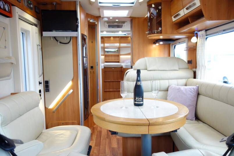 Hymer B 678  AUTOMAAT 3.0 177 pk Serra Grijs, grote garage, 2 aparte bedden 25