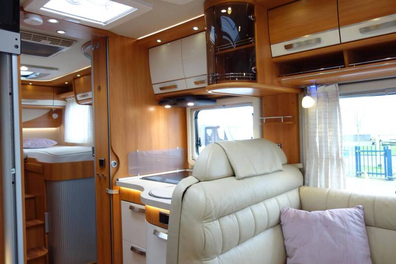 Hymer B 678  AUTOMAAT 3.0 177 pk Serra Grijs, grote garage, 2 aparte bedden 26