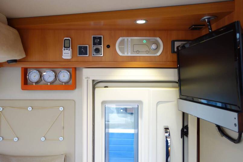 Hymer B 678  AUTOMAAT 3.0 177 pk Serra Grijs, grote garage, 2 aparte bedden 27