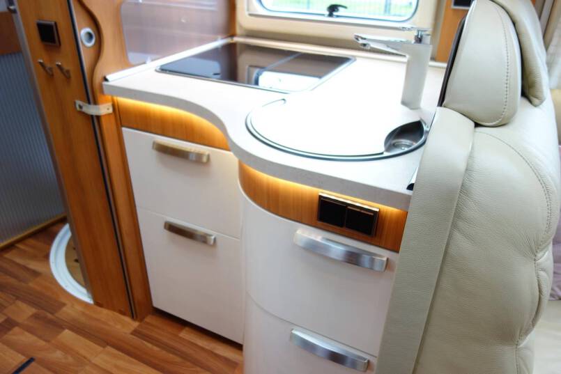 Hymer B 678  AUTOMAAT 3.0 177 pk Serra Grijs, grote garage, 2 aparte bedden 28