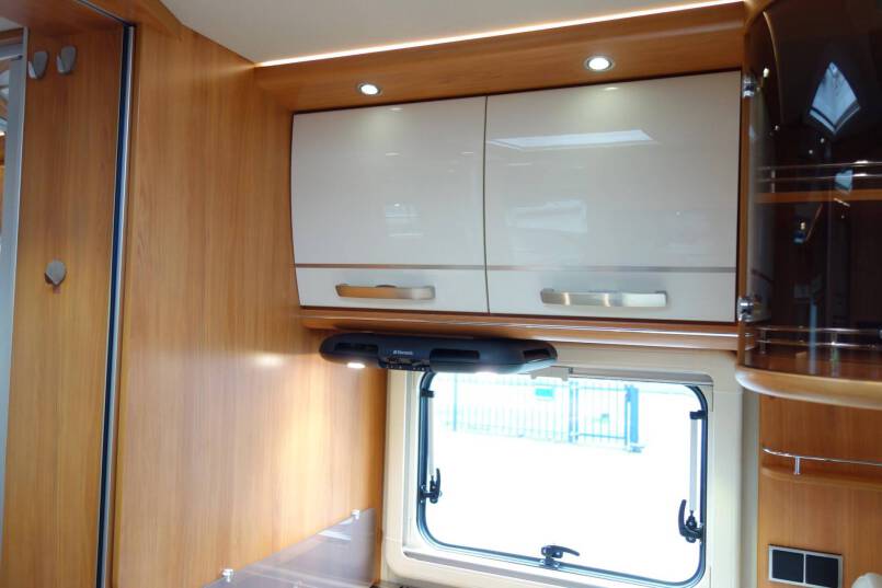 Hymer B 678  AUTOMAAT 3.0 177 pk Serra Grijs, grote garage, 2 aparte bedden 30