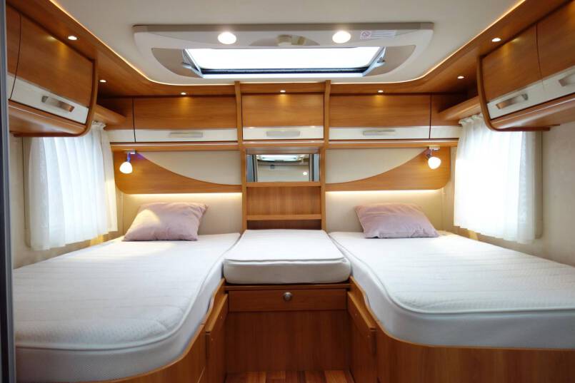 Hymer B 678  AUTOMAAT 3.0 177 pk Serra Grijs, grote garage, 2 aparte bedden 31