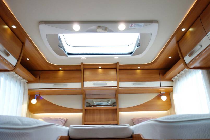 Hymer B 678  AUTOMAAT 3.0 177 pk Serra Grijs, grote garage, 2 aparte bedden 32