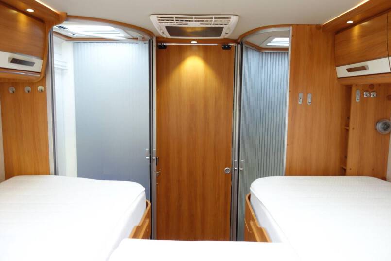 Hymer B 678  AUTOMAAT 3.0 177 pk Serra Grijs, grote garage, 2 aparte bedden 33