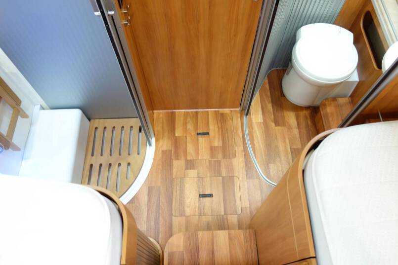Hymer B 678  AUTOMAAT 3.0 177 pk Serra Grijs, grote garage, 2 aparte bedden 34