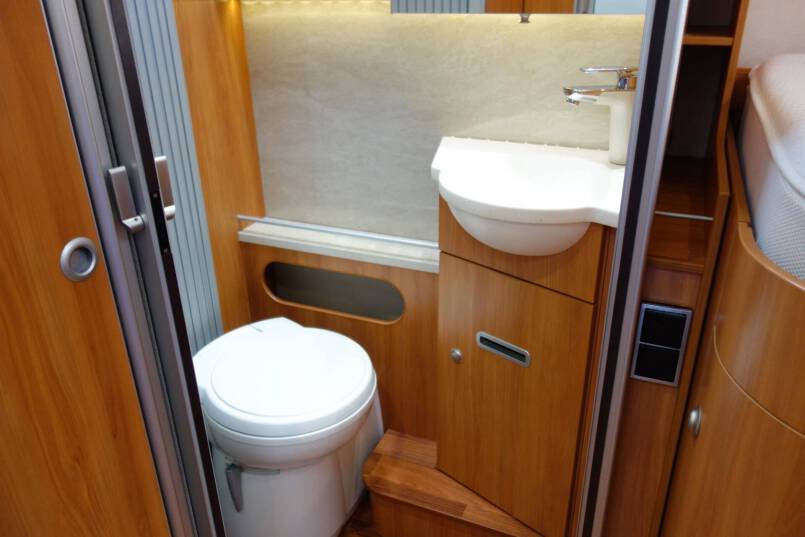 Hymer B 678  AUTOMAAT 3.0 177 pk Serra Grijs, grote garage, 2 aparte bedden 35