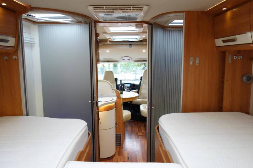 Hymer B 678  AUTOMAAT 3.0 177 pk Serra Grijs, grote garage, 2 aparte bedden 37