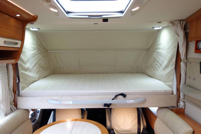 Hymer B 678  AUTOMAAT 3.0 177 pk Serra Grijs, grote garage, 2 aparte bedden 40