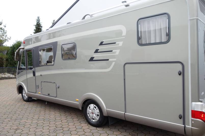 Hymer B 678  AUTOMAAT 3.0 177 pk Serra Grijs, grote garage, 2 aparte bedden 5