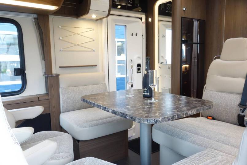 Hymer B 704 SL SupremeLine AUTOMAAT, 180 pk, 2 aparte bedden 28