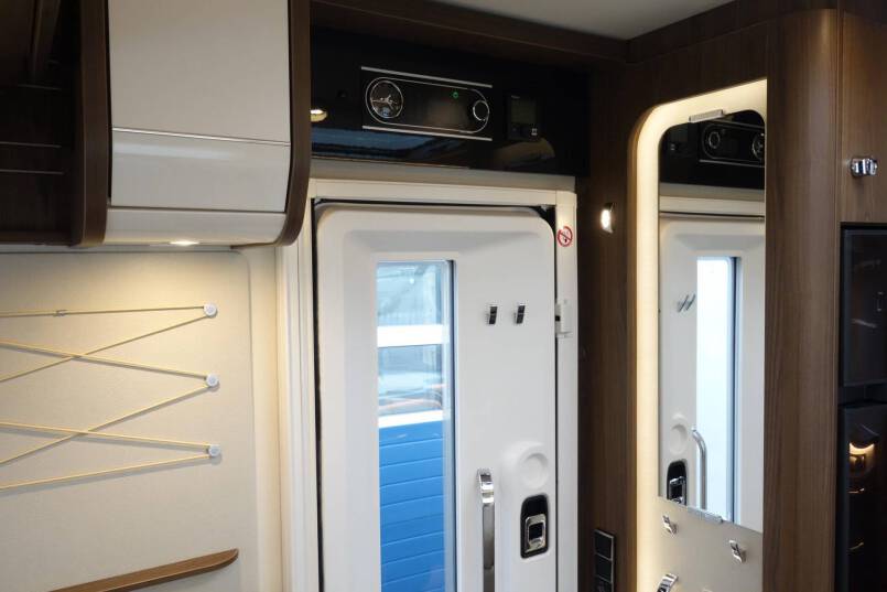 Hymer B 704 SL SupremeLine AUTOMAAT, 180 pk, 2 aparte bedden 33