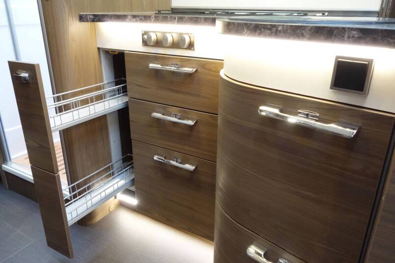 Hymer B 704 SL SupremeLine AUTOMAAT, 180 pk, 2 aparte bedden 36