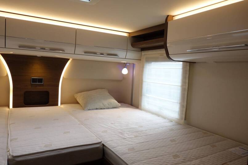 Hymer B 704 SL SupremeLine AUTOMAAT, 180 pk, 2 aparte bedden 40
