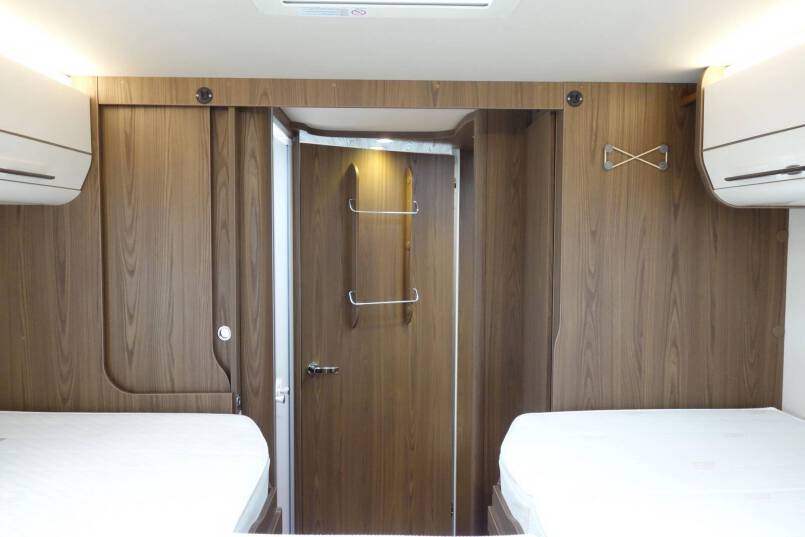 Hymer B 704 SL SupremeLine AUTOMAAT, 180 pk, 2 aparte bedden 42