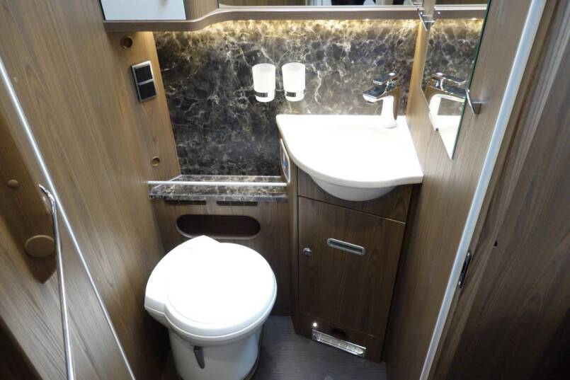 Hymer B 704 SL SupremeLine AUTOMAAT, 180 pk, 2 aparte bedden 44
