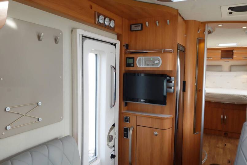 Hymer ML I 630  V6 AUTOMAAT, 190 pk, Queensbed 27