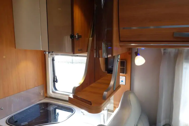 Hymer ML I 630  V6 AUTOMAAT, 190 pk, Queensbed 32