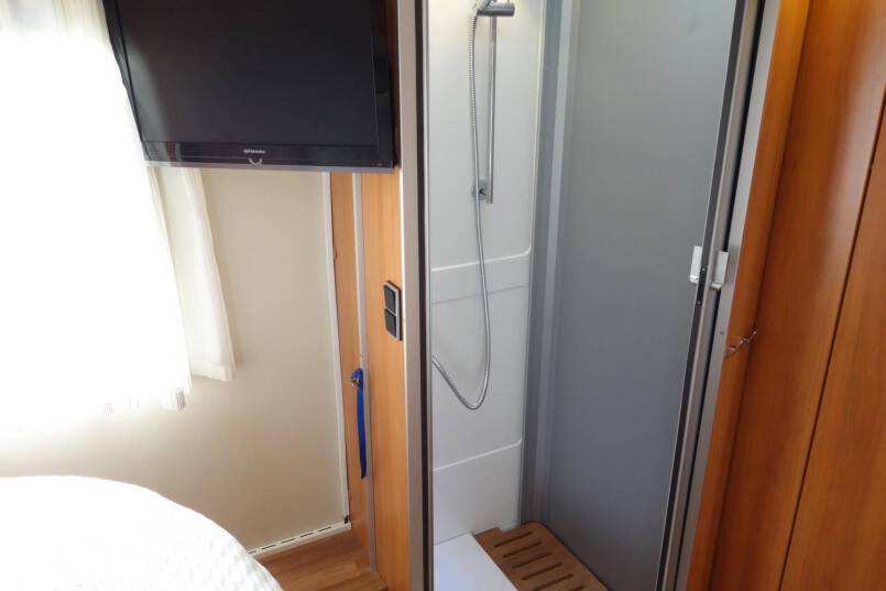 Hymer ML I 630  V6 AUTOMAAT, 190 pk, Queensbed 41