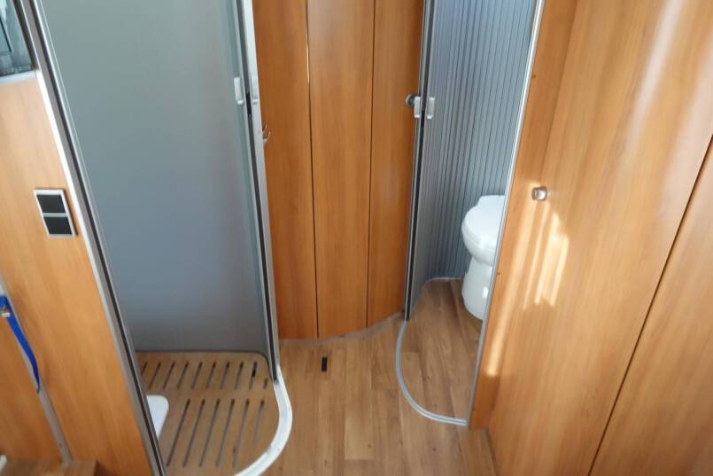 Hymer ML I 630  V6 AUTOMAAT, 190 pk, Queensbed 42