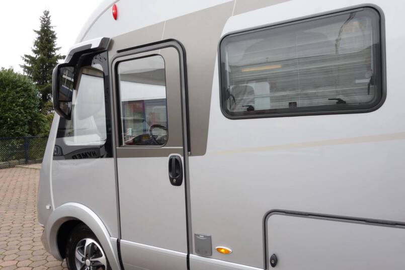 Hymer B-sl 674 SupremeLine AUTOMAAT, 180 pk, Crystal-Zilver metallic, 2 aparte bedden 11