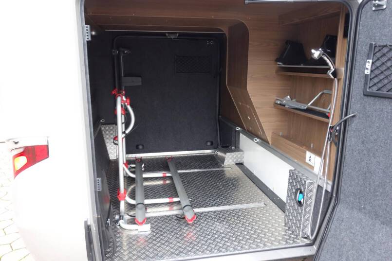 Hymer B-sl 674 SupremeLine AUTOMAAT, 180 pk, Crystal-Zilver metallic, 2 aparte bedden 12