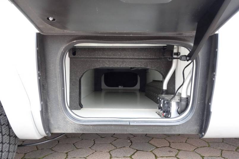 Hymer B-sl 674 SupremeLine AUTOMAAT, 180 pk, Crystal-Zilver metallic, 2 aparte bedden 14