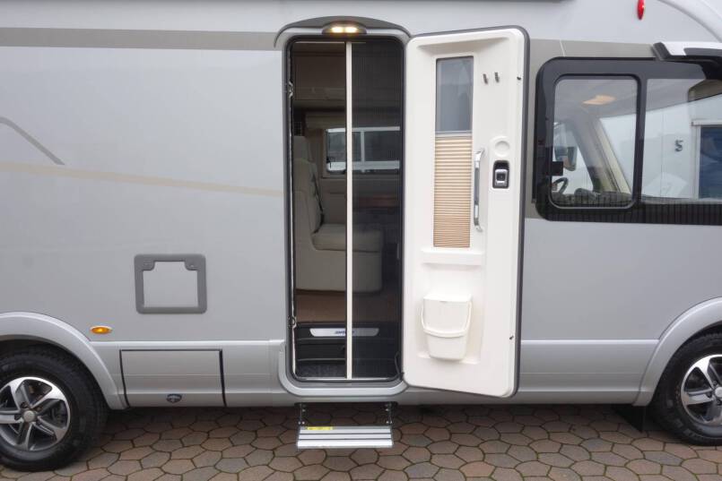 Hymer B-sl 674 SupremeLine AUTOMAAT, 180 pk, Crystal-Zilver metallic, 2 aparte bedden 17