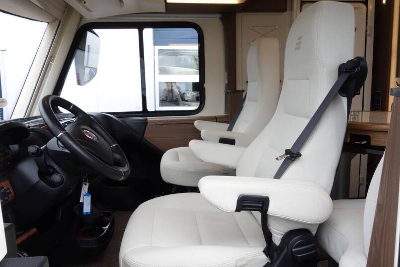 Hymer B-sl 674 SupremeLine AUTOMAAT, 180 pk, Crystal-Zilver metallic, 2 aparte bedden 19
