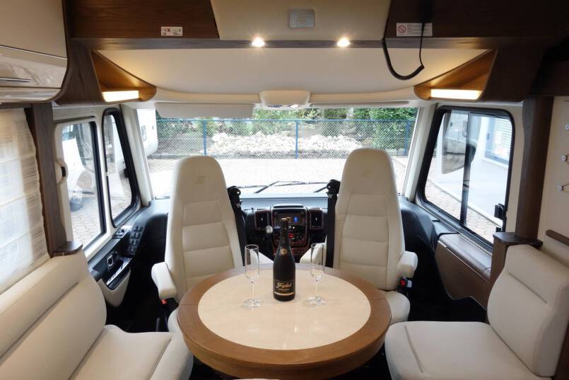 Hymer B-sl 674 SupremeLine AUTOMAAT, 180 pk, Crystal-Zilver metallic, 2 aparte bedden 22