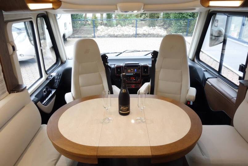 Hymer B-sl 674 SupremeLine AUTOMAAT, 180 pk, Crystal-Zilver metallic, 2 aparte bedden 23