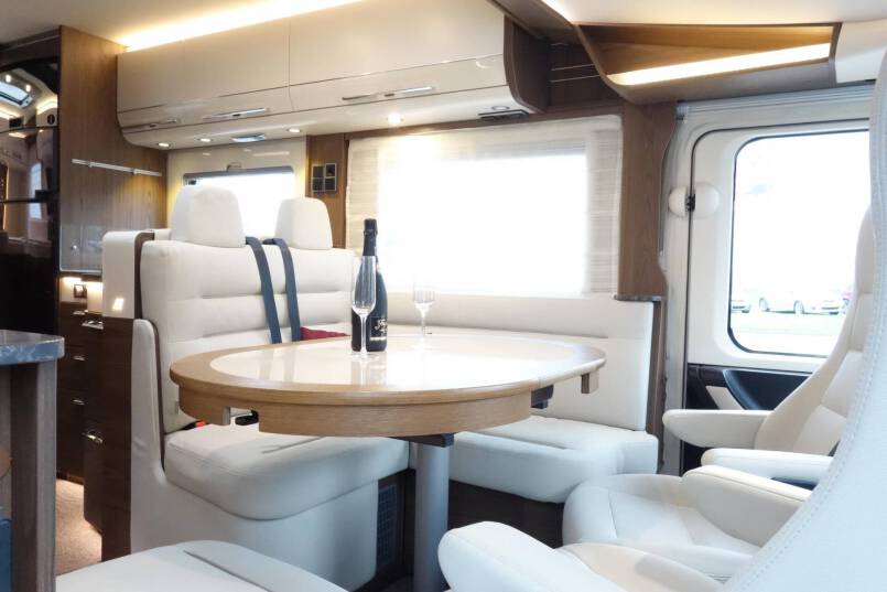 Hymer B-sl 674 SupremeLine AUTOMAAT, 180 pk, Crystal-Zilver metallic, 2 aparte bedden 25